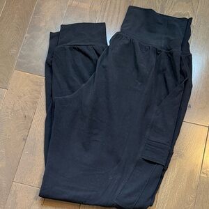 Athleta Salutation Cargo Jogger in Black size Small